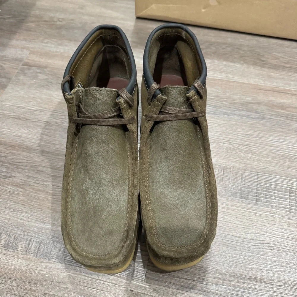 Clarks Wallabee Khaki Pony Hair Vert Olive Interest Suede Chukka Boots